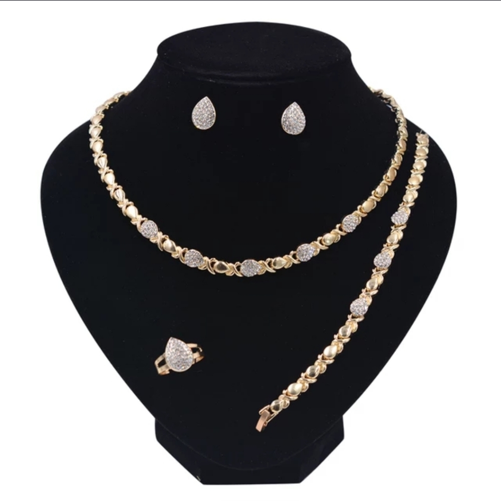 Women Fashion Jewelry set.